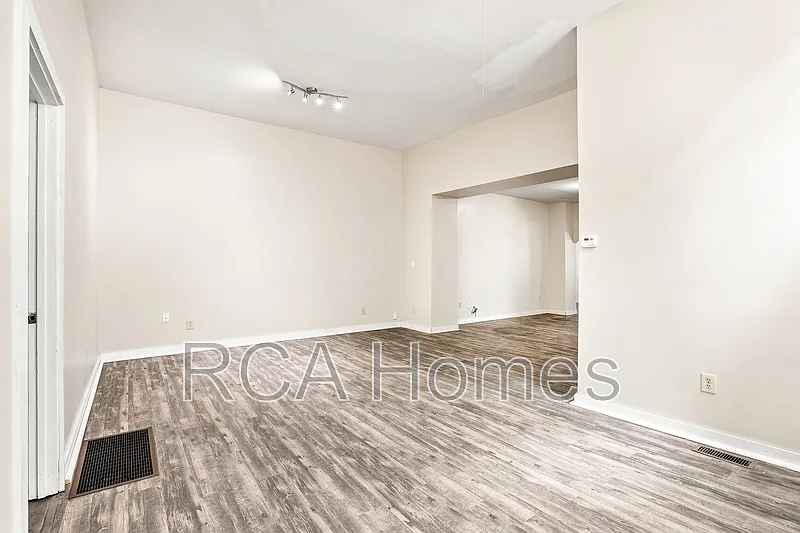 4 bed, 2.0 bath, $2,200 — Photo 2