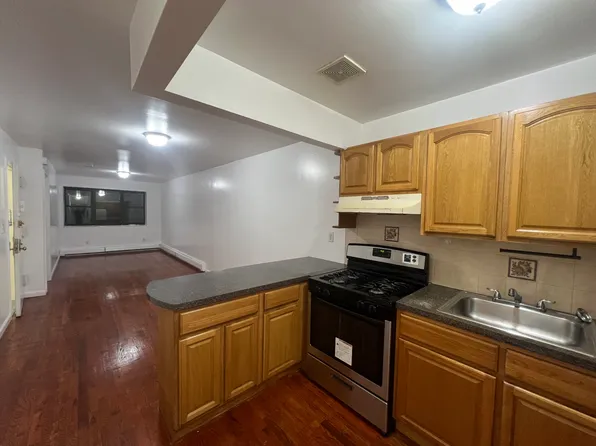 407 Kosciusko Street image 1 of 7