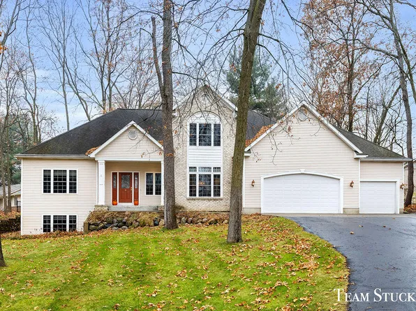 8550 Garbow Ct SE, Alto, MI 49302