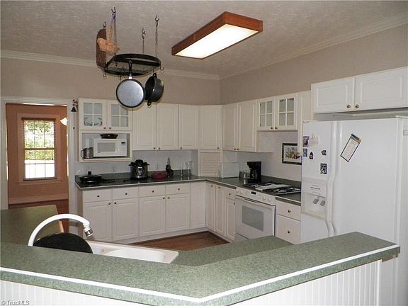 5th image of 169 Sandy Creek Ln