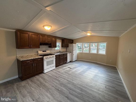 3rd image of 3611 Weymouth Rd
