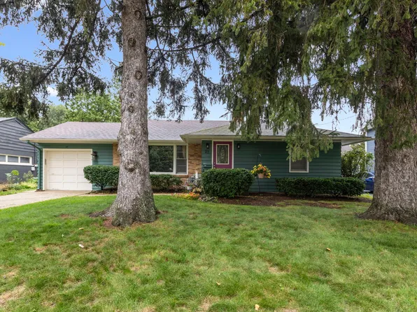 27 Francis Ave, Crystal Lake, IL 60014