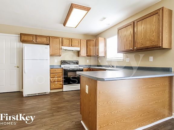 5th image of 728 Sweet Creek Dr