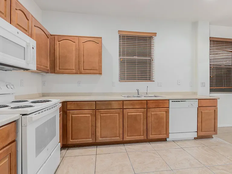 3209 W Saint Catherine Ave — Photo 27