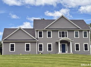 19 Deer Run Rd, Middlebury, CT 06762