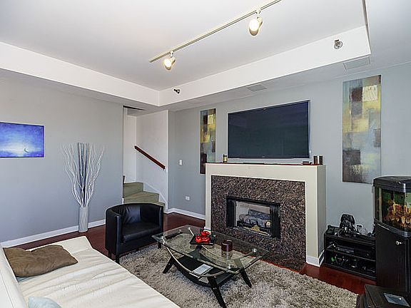 5th image of 4350 N Broadway St APT 1010