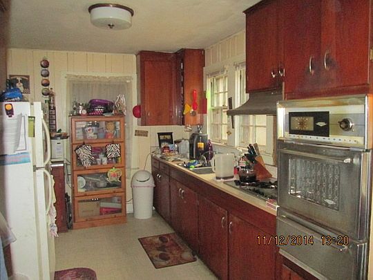 3rd image of 920 Avenue F