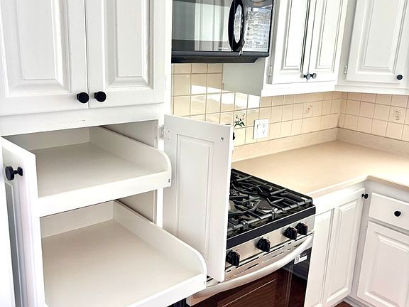 5th image of 206 E Pine Ave