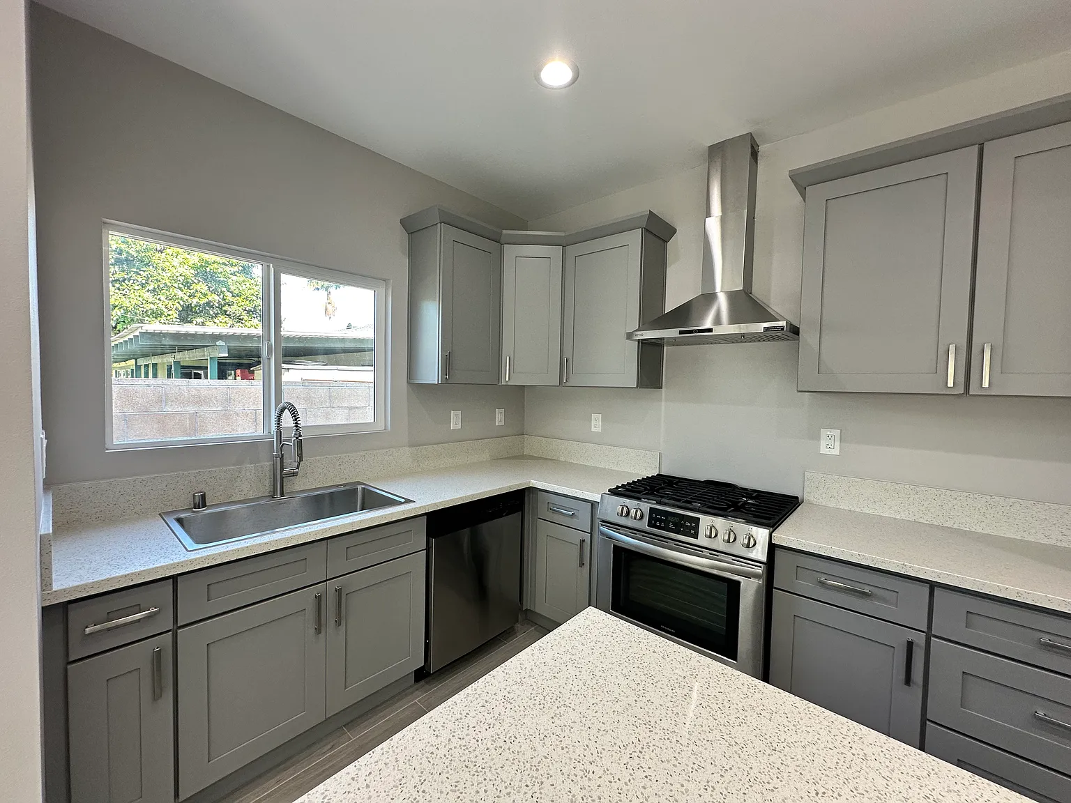 3 bed, 1112 sqft, $3,600 — Photo 3
