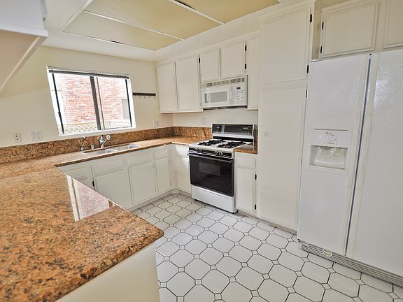 4th image of 4063 La Salle Ave #102