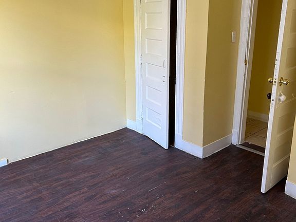 3rd image of 434 Baldwin St APT 1