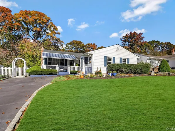 17 Washington Heights Street, Selden, NY 11784