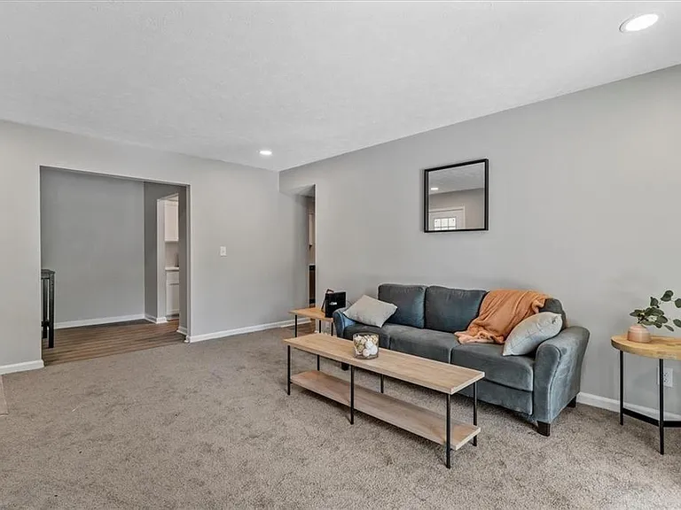 1701 Hawthorne Ave #12 — Photo 5