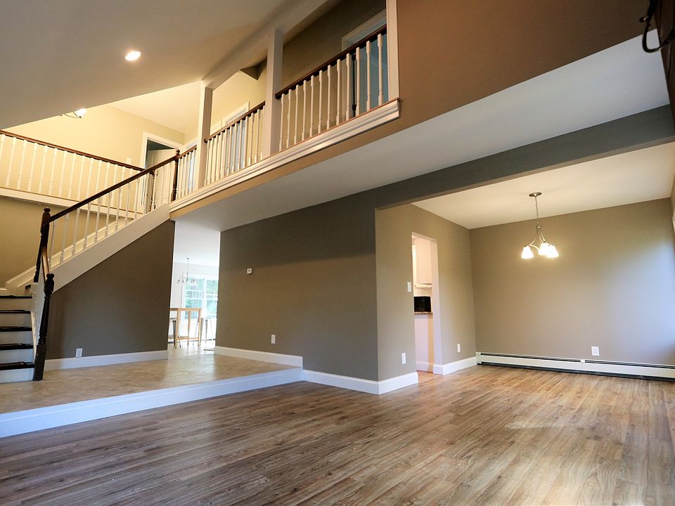 1st image of 9 Felway Dr