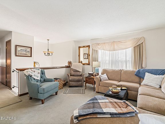 3rd image of 208 Blue Ridge Ln