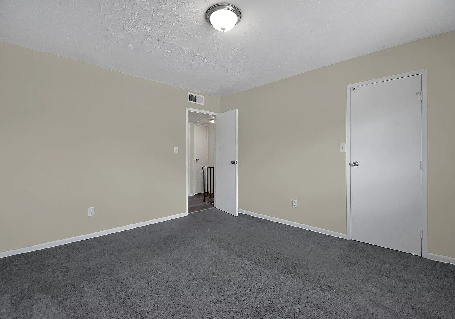 2 bed, 1038 sqft, $995 — Photo 3