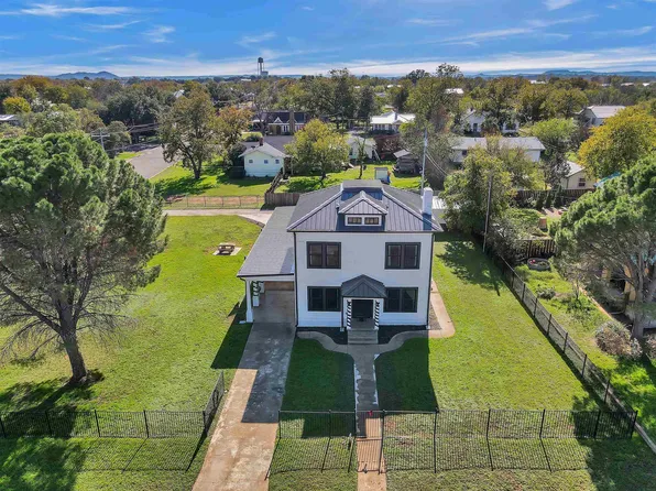 404 W Sandstone Street, Llano, TX 78643