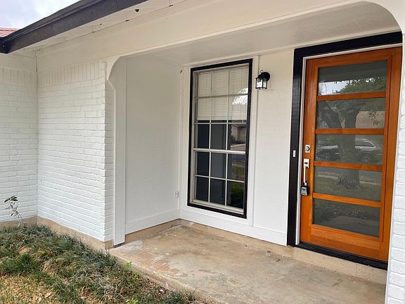 2nd image of 2509 McGregor Dr