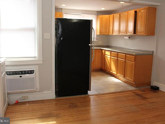 5th image of 3926 Howland St