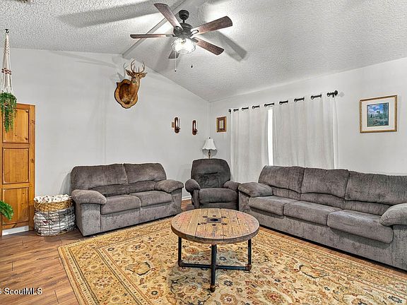5th image of 205 Paloma St