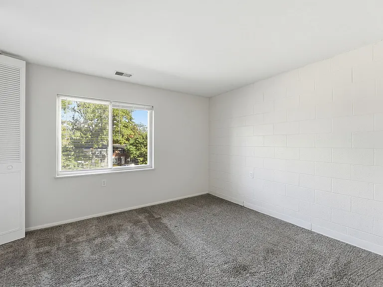 Pin Oak Manor Apartments — Photo 18