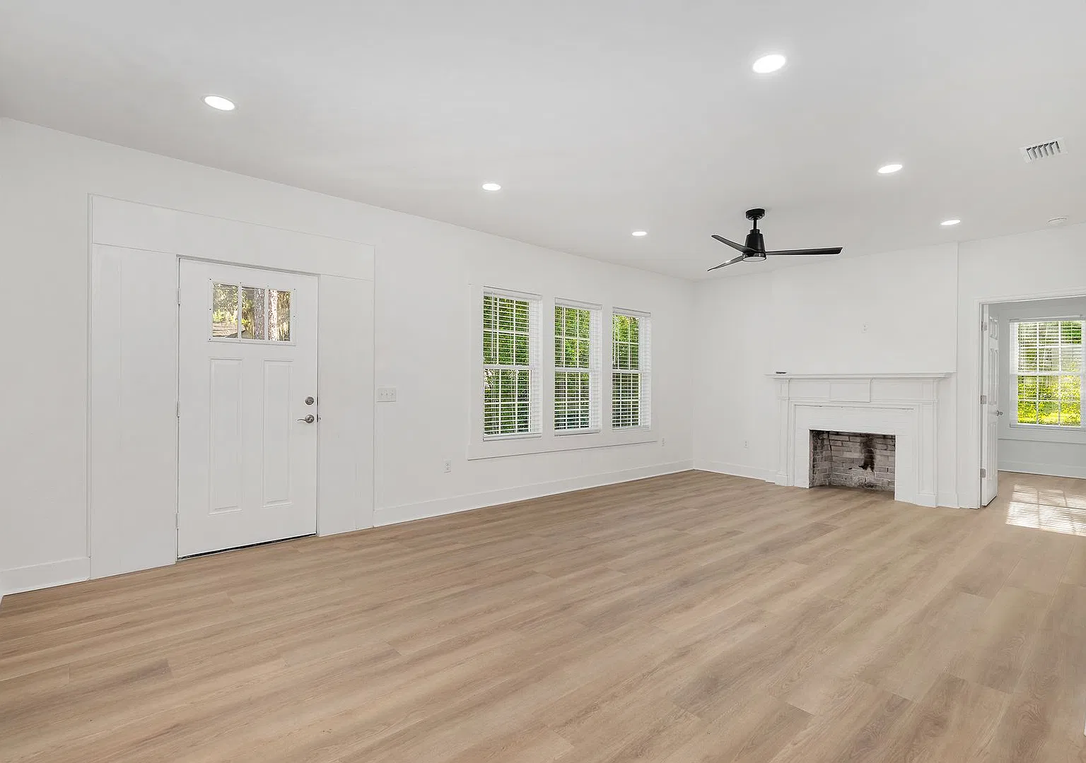 2039 NW 3rd Ave - Pet Friendly — Photo 4