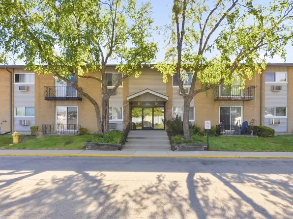8828 N Leslie Ln #104D, Des Plaines, IL 60016
