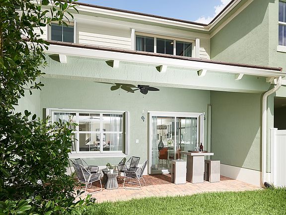 Covered lanai to enjoy the outdoors