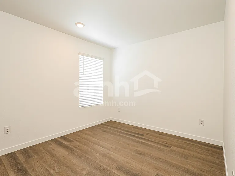 949 Harvey St — Photo 10