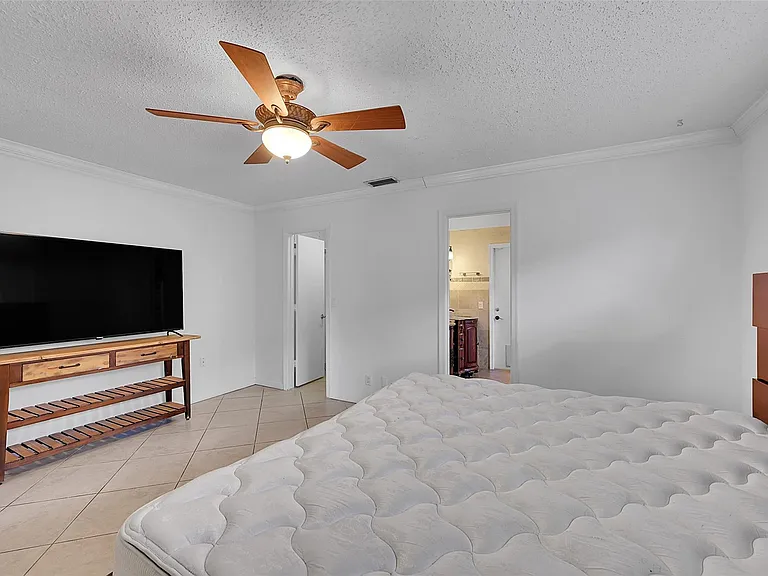 1361 SW 26th Ave — Photo 30