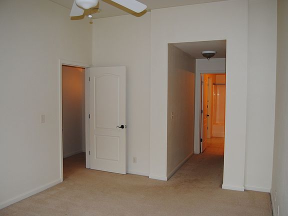 4th image of 912 W Loire Ct #102