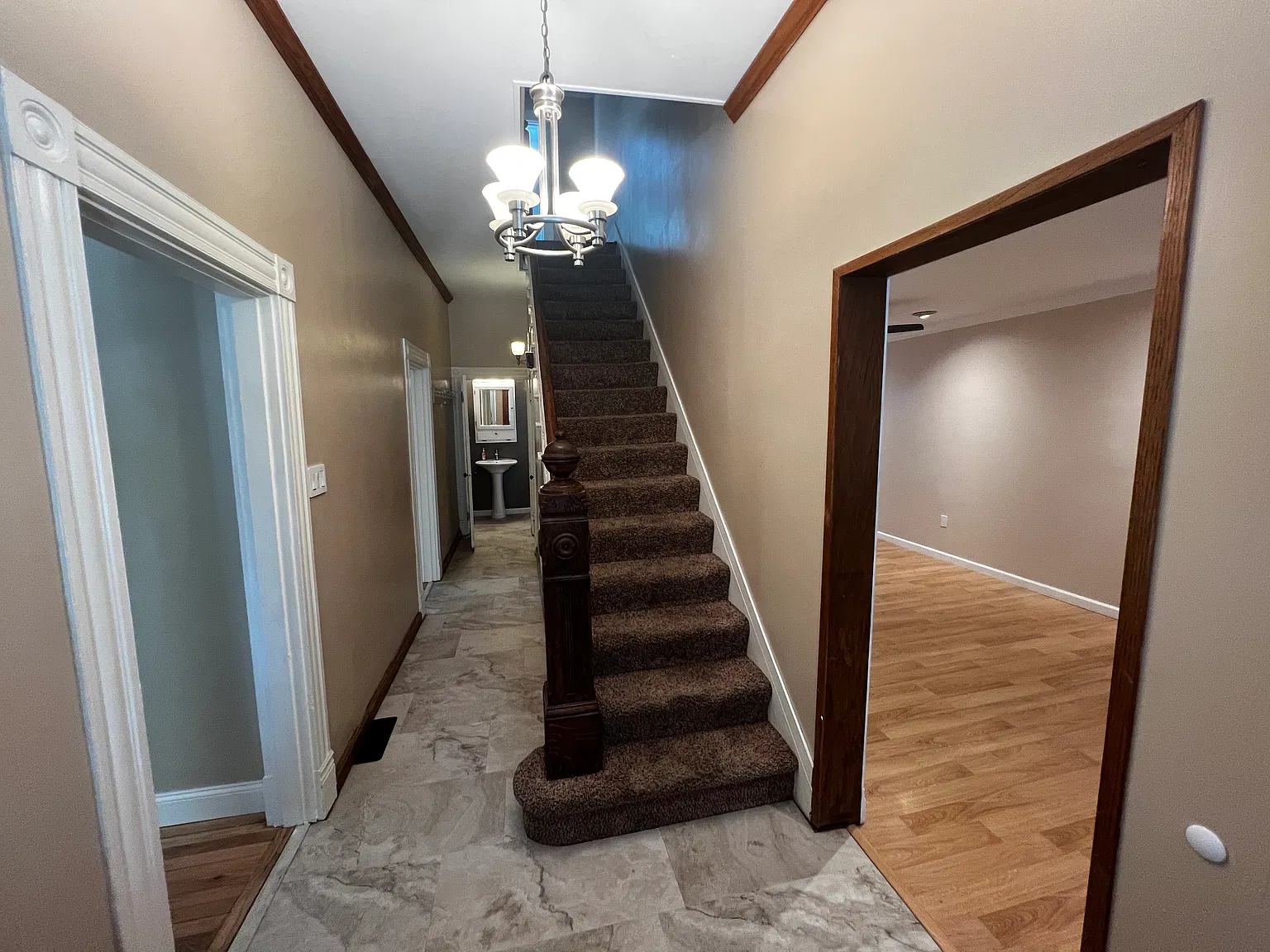 3 bed, 1.5 bath, 2000 sqft, $2,750 — Photo 2