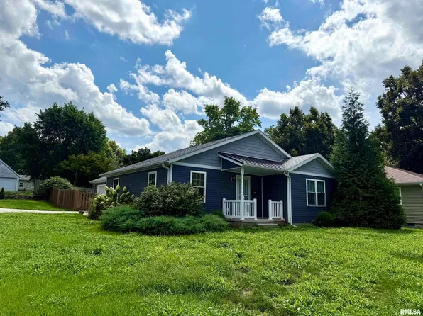 106 W Lincoln Ave, Petersburg, IL 62675