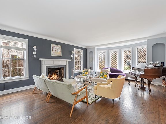 4th image of 427 Woodlawn Ave