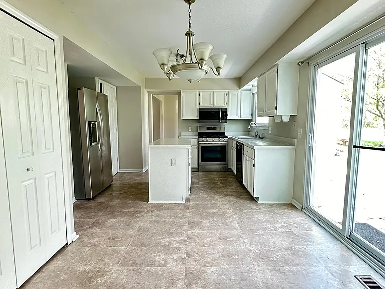 3045 Turnberry Ln — Photo 11