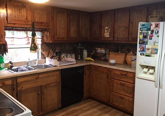 2nd image of 629 NW Ash Dr