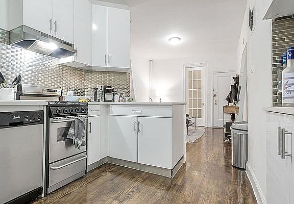 3rd image of 210 W 80th St APT 1RW