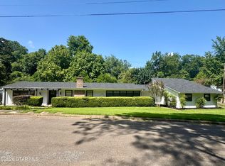 213 White Dr, Starkville, MS 39759
