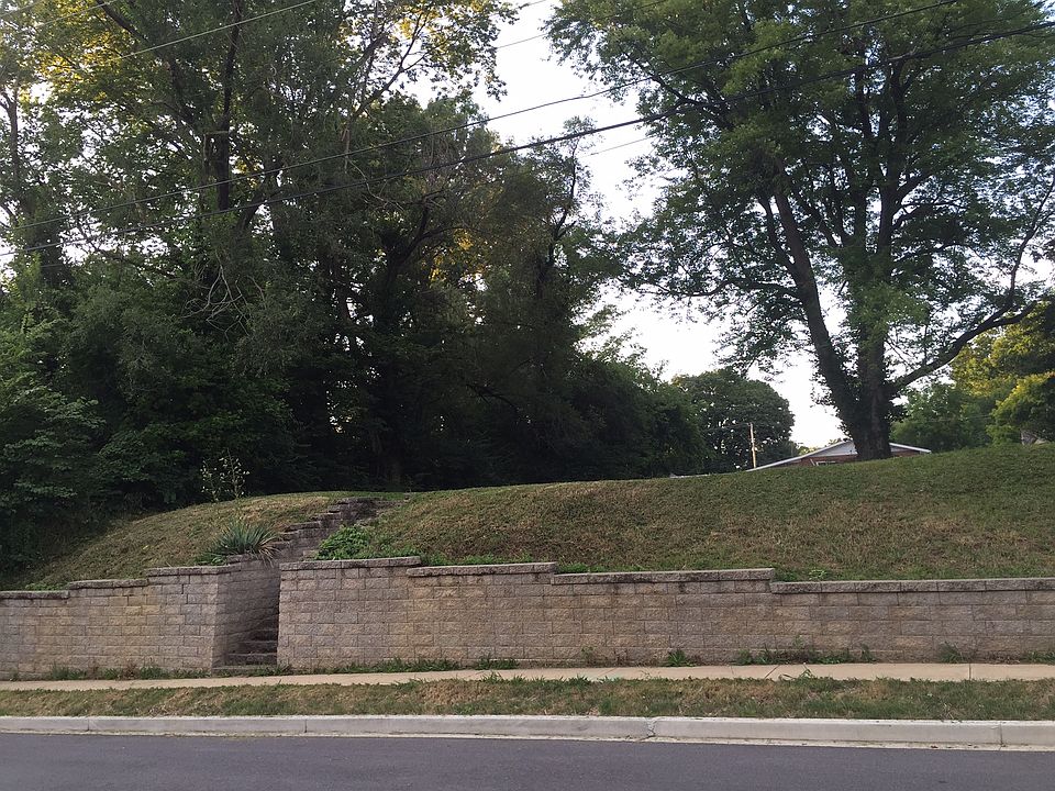 2nd image of 1027 Grand Ave