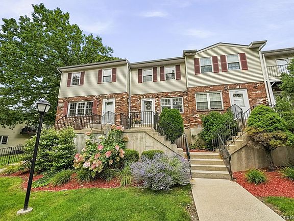3rd image of 276 Temple Hill Road #2002