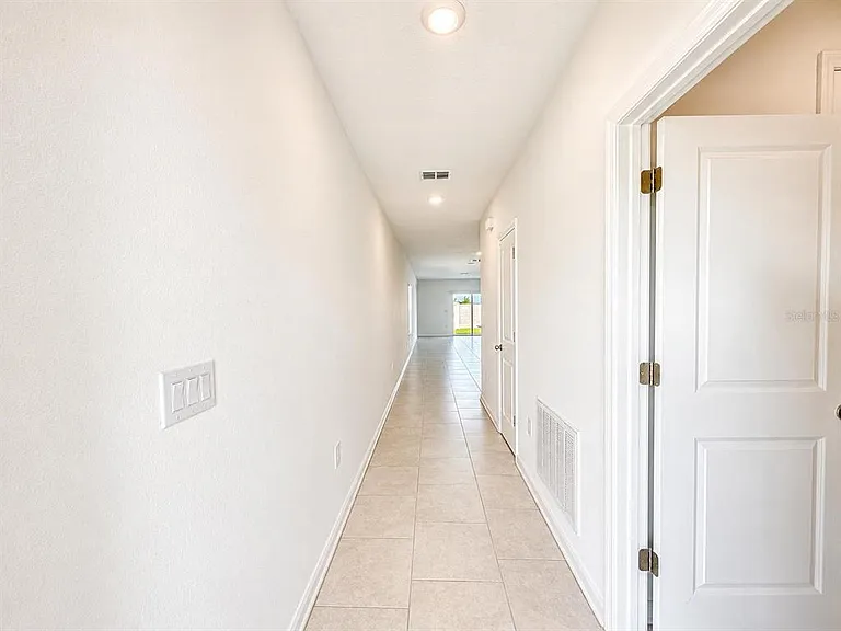 360 Loch Ct — Photo 8