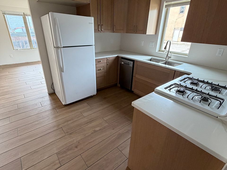 1st image of 912 Logan St #1