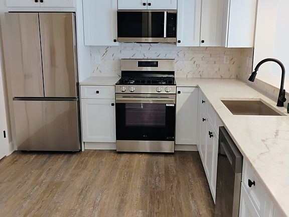 3rd image of 60 Dover Ct