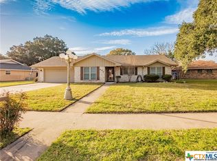 402 Yorkshire Ln, Victoria, TX 77904