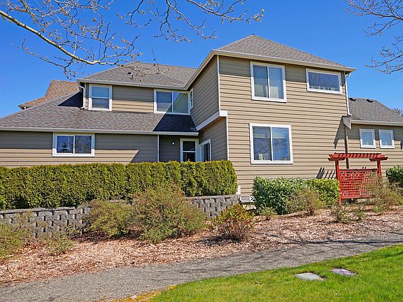 5th image of 2484 NE Laurelwood Ln