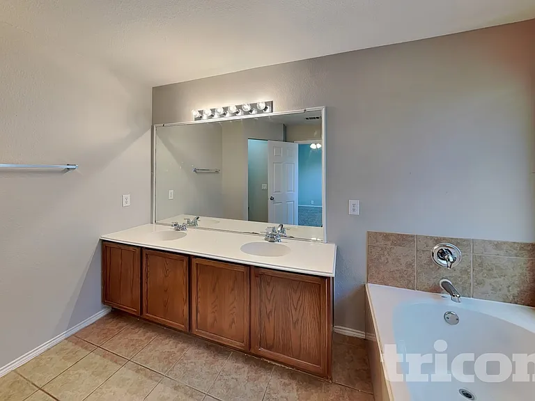 120 Bison Meadow Dr — Photo 10