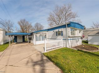 10 Elm Dr, Olmsted Falls, OH 44138