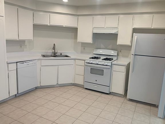 Kitchen, new stove, new dishwasher, newer refrigerator