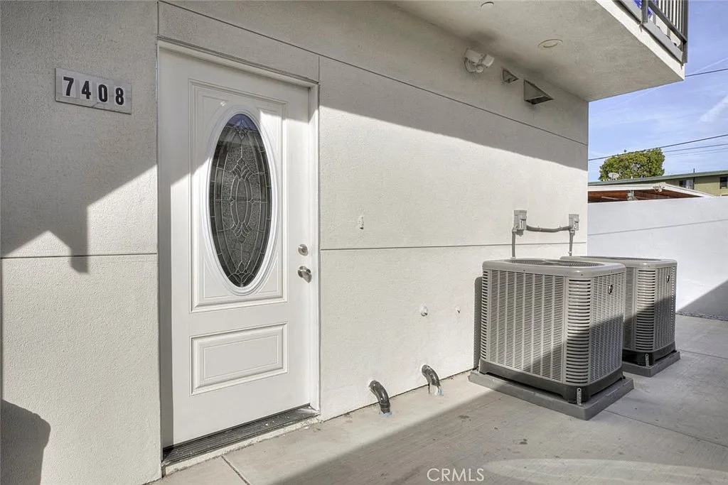 3 bed, 1250 sqft, $3,250 — Photo 3