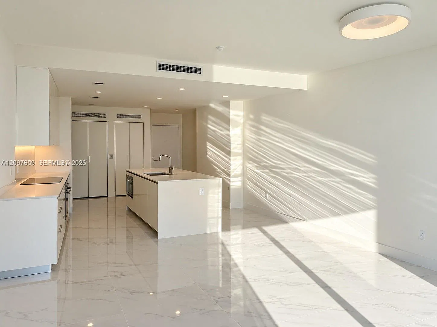1 bed, 2.0 bath, 966 sqft, $7,000 — Photo 4